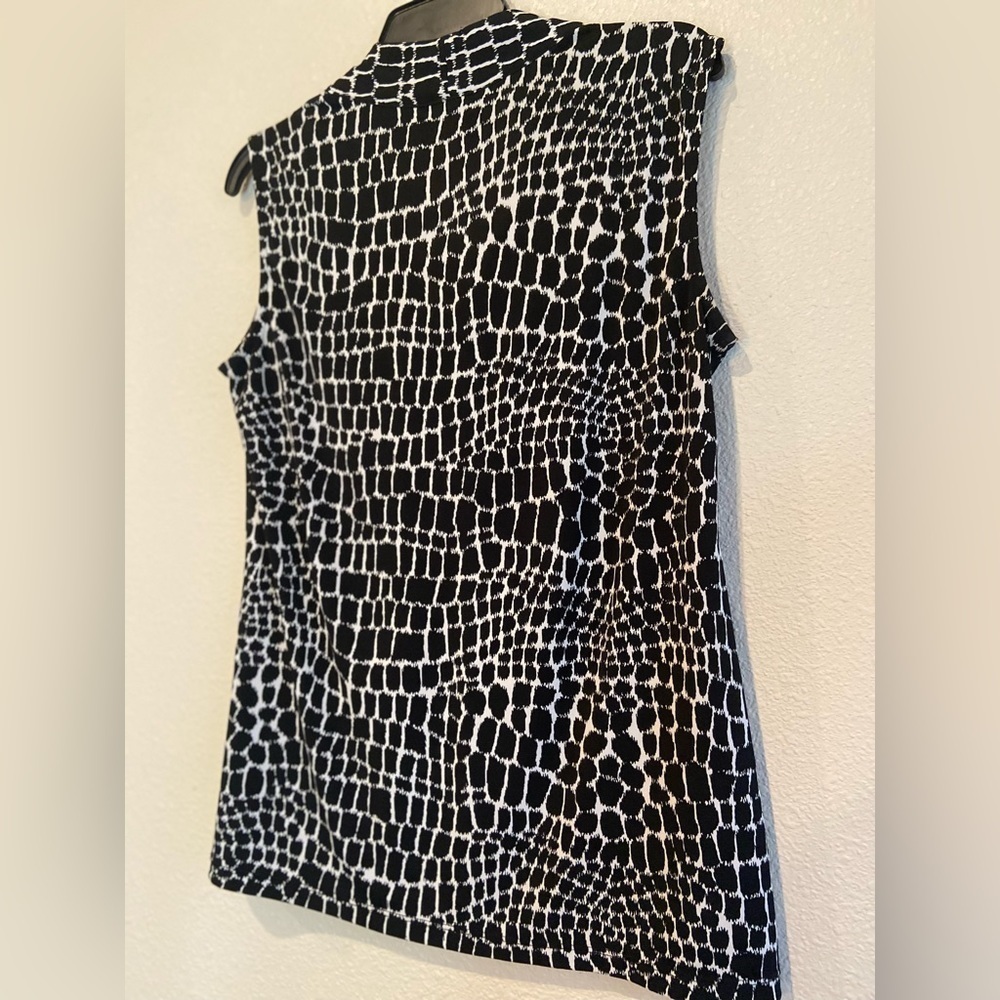 Dana Buchman~Gator Skin Print Top~Gathered Oval Neckline~Sleeveless~Size M - Picture 8 of 12